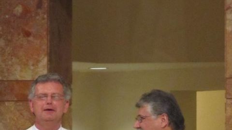 El obispo auxiliar de Galveston-Houston, George A. Scheltz, encabezó una misa que oró por los cardenales que elegirán a partir del martes 12 de marzo al nuevo Papa.