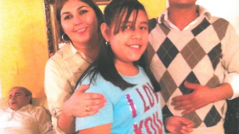Werner Arreaga, con su esposa y sus hija. Tras una infracción de tráfico fue remitido a un centro de detención de ICE.