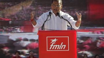 Oscar Ortiz, en foto de archivo cuando fue proclamado candidato a la vicepresidencia por el gobernante FMLN para el 2014.