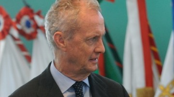 El ministro de Defensa de España, Pedro Morenés (i), se reúne con su homólogo de Brasil, Celso Amorim (d) para dialogar.