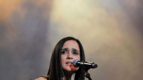 En el nuevo álbum Julieta Venegas ha colaborado con Natalia Lafourcade, Rubén Albarrán y el grupo Tijuana No!.