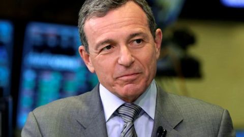 La empresa de entretenimiento ha pagado $8 por cada uno de los 437,000 bonos comprados. En la foto, el director ejecutivo de Walt Disney Company, Bob Iger.