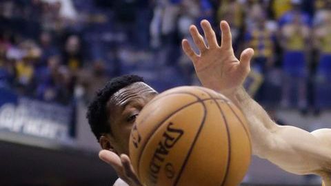 Steve Nash dirigió a los Lakers en su visita a Indiana. Los angelinos se impusieron 99-93.