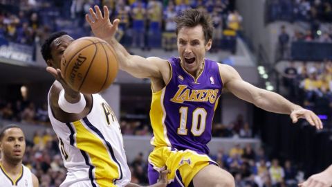 Steve Nash dirigió a los Lakers en su visita a Indiana. Los angelinos se impusieron 99-93.