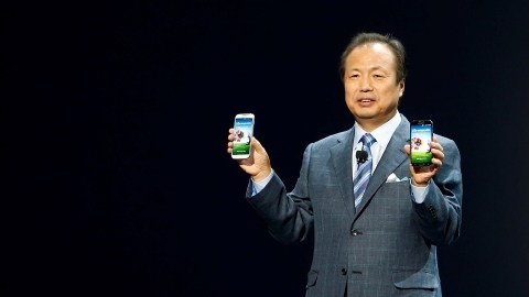 JK Shin, presidente de comunicación móvil y de IT para Samsung Electronics, presentó el nuevo Samsung Galaxy S4 el jueves en Nueva York.