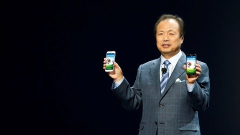 JK Shin, presidente de comunicación móvil y de IT para Samsung Electronics, presentó el nuevo Samsung Galaxy S4 el jueves en Nueva York.