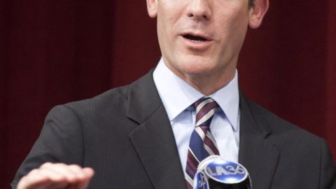 El alcalde Eric Garcetti anunció que, al igual que otras ciudades como San Francisco, Los Ángeles invertirá millones de dólares en asistencia legal a indocumentados una vez Trump llegue a la presidencia.