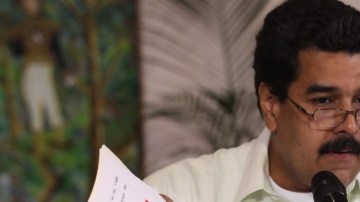 Maduro indicó que esta semana su Gobierno va a condecorar a los dos "dignos" diplomáticos venezolanos que EE.UU. expulsó.