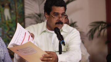 Maduro indicó que esta semana su Gobierno va a condecorar a los dos "dignos" diplomáticos venezolanos que EE.UU. expulsó.