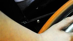 García, quien usa silla de ruedas, ha recibido una orden de deportación tras detectarse violaciones a leyes de inmigración en febrero del 2011 y se ha ordenado que comparezca ante un juez de migración.