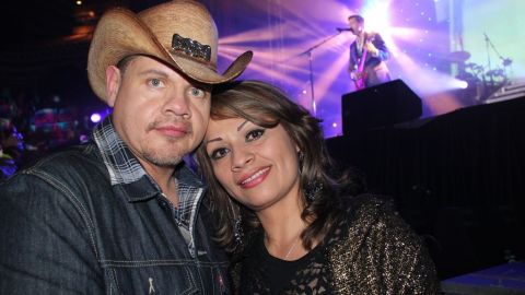María y su novio ‘el Güero’ disfrutaron la música de Los Temerarios.