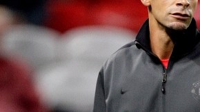 Rio Ferdinand  no podrá regresar a la selección de Inglaterra como lo esperaba, ya que una dolencia en la espalda lo deja fuera.