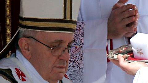 El Papa Francisco inicia su pontificado.