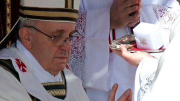 El Papa Francisco inicia su pontificado.