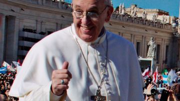 El Papa felicitó a su antecesor por ser día de San José.