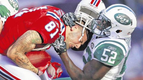 En los encuentros de la NFL en Arizona se aprobó la regla de casco y se derogó la de pase.