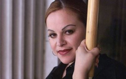 "Jenni Rivera: La increíble vida de una mariposa guerrera", es el segundo libro no autorizado sobre la cantante.