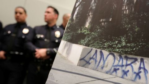La policía de Los Ángeles anunció el arresto de pandilleros de la MS-13 en Los Angeles por extorsionar a loncheros.