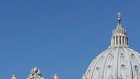 Alegan que el Papa Francisco no actuó con premura ante las denuncias contra religiosos que abusaron de menores.