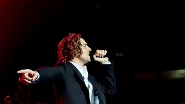 Bisbal mantiene complicidad con Banderas.