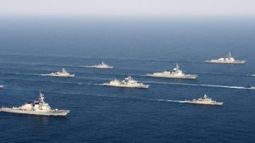 Barcos de las EEUU y Corea del Sur participan en un simulacro para repeler las provocaciones de Corea del Norte.