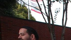 Residentes de Bell protestan en frente de la corte donde se están juzgando a cinco de los seis exfuncionarios de Bell que fueron encontrados culpables de malversión de fondos públicos.