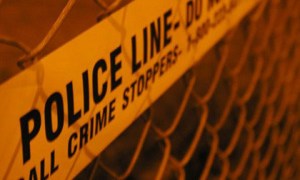 De acuerdo con las autoridades, tres hombres iniciaron la balacera.