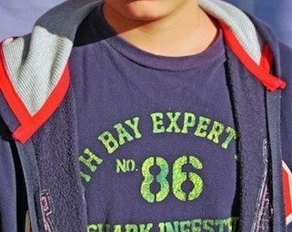 En Berkeley, un grupo de niños realizan una campaña para traer de regreso al país al niño Rodrigo Guzmán de nueve años, en la foto.