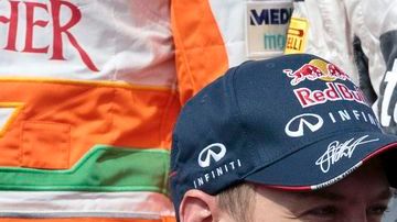 La escudería Red Bull dominó el primer día de prácticas del GP de Malasia. En la foto sus pilotos, Sebastian Vettel y Mark Webber.