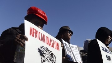 Partidarios de la reforma migratoria  se manifestaron frente al Capitolio en Washington, mientras se daba a conocer que el debate sufriría un nuevo retraso.