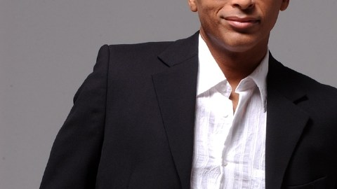 El primer álbum de Jon Secada en 1992 vendió seis millones de ejemplares.