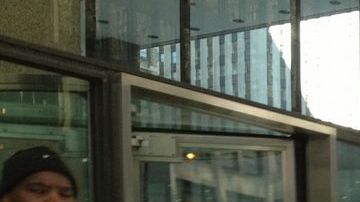 Pie de foto: Acto de desobediencia civil frente al edificio federal Kluczynski en el centro de Chicago.