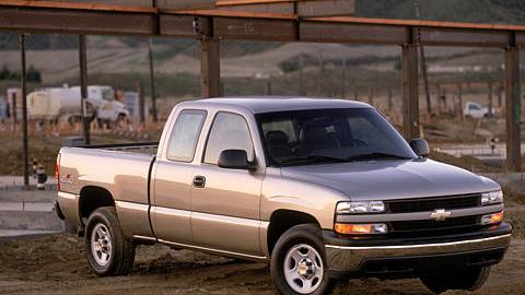 Una de las camionetas pick-up de la advertencia policial es este modelo del 2002 llamado Chevrolet Silverado.