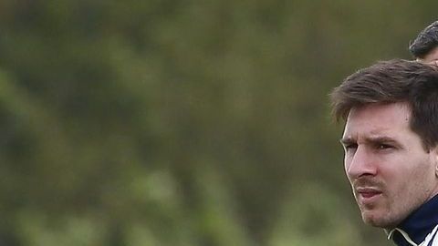 Antes de concentrarse para el juego de la albiceleste ante Bolivia, Lio viajó a Rosario con su familia.