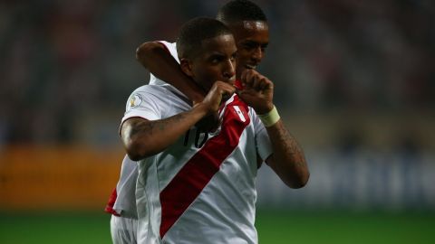 El delantero del Shalke alemán, Jefferson Farfán, devolvió las esperanzas al Perú rumbo a Brasil 2014.