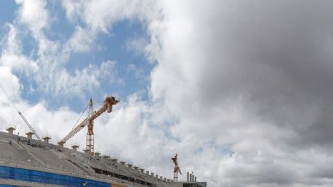 Un problema financiero causante de atraso en la obra del estadio Itaquera de Sao Paulo, podría mover la inauguración del Mundial a la ciudad de Brasilia.