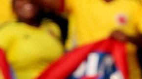 Chupándose el dedo, así festejó Radamel Falcao su gol contra Bolivia.