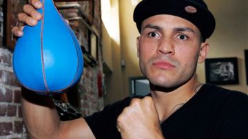 El boxeador Mike Alvarado durante un entrenamiento.