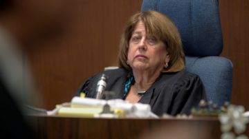 La jueza  Kathleen Kennedy anuló los últimos cargos del juicio  que presidió en el caso   contra seis exfuncionarios de Bell.