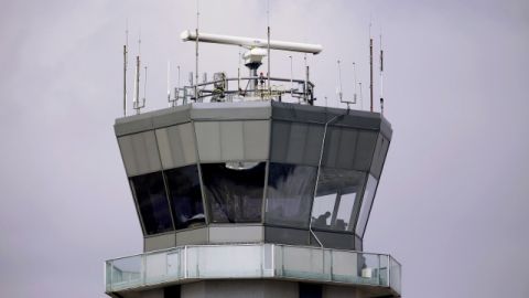 Los recortes sobre la FAA podrían ocasionar  retrasos en los vuelos dentro del país debido al descenso del personal operativo.
