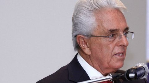 Justino Compeán levantó el dedo medio de la mano ante aficionados hondureños