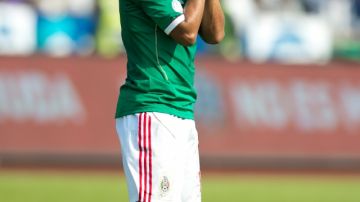 Giovani dos Santos no da crédito al empate que lograra Honduras sobre el representativo mexicano.