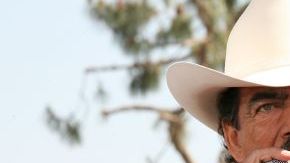 “Que Dios bendiga” fue el primer sencillo que se desprendió de este álbum de Joan Sebastian.