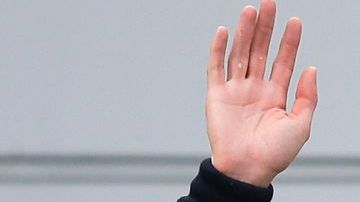 La infelicidad de Mark Webber en el podio de Malasia.