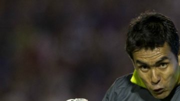 Oswaldo Sánchez reconoce que a Santos siempre se le dificulta jugar contra Gallos