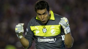 Oswaldo Sánchez reconoce que a Santos siempre se le dificulta jugar contra Gallos