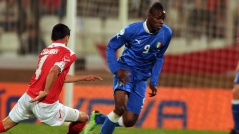 Mario Balotelli fue el autor de las dos anotaciones de la selección italiana