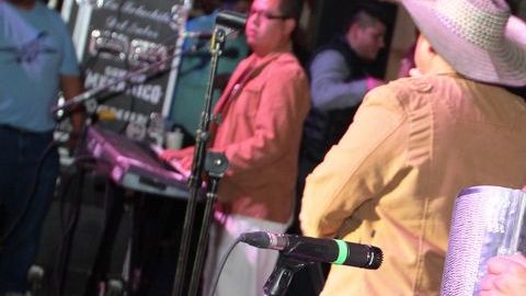 Grupo Kien? estuvo a cargo del ambiente sonidero en el Aragon el sábado.