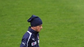 Los jugadores  de Italia,  Alessandro Florenzi, Mario Balotelli y Antonio Candreva   en su práctica de ayer  para el duelo ante Malta.