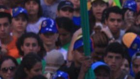 Capriles mantiene su campaña electoral.